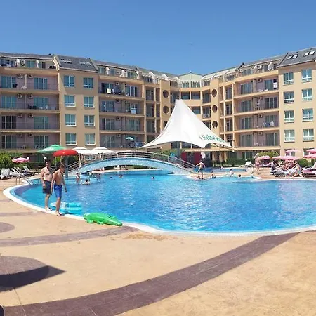 Pollo Mikosta شقة *